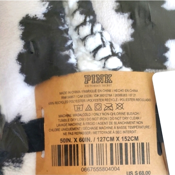 Pink Victoria's Secret Sherpa Blanket Size 50IN X 60IN. - Picture 4 of 5